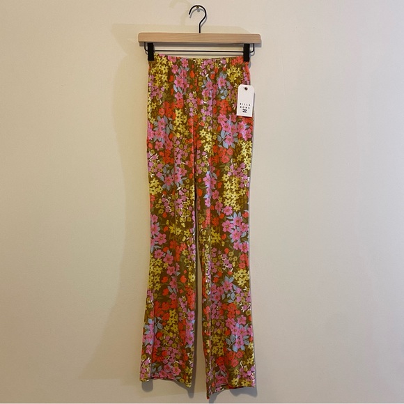 NWT Billabong Medium Floral Going High Flare Pants - Picture 2 of 9